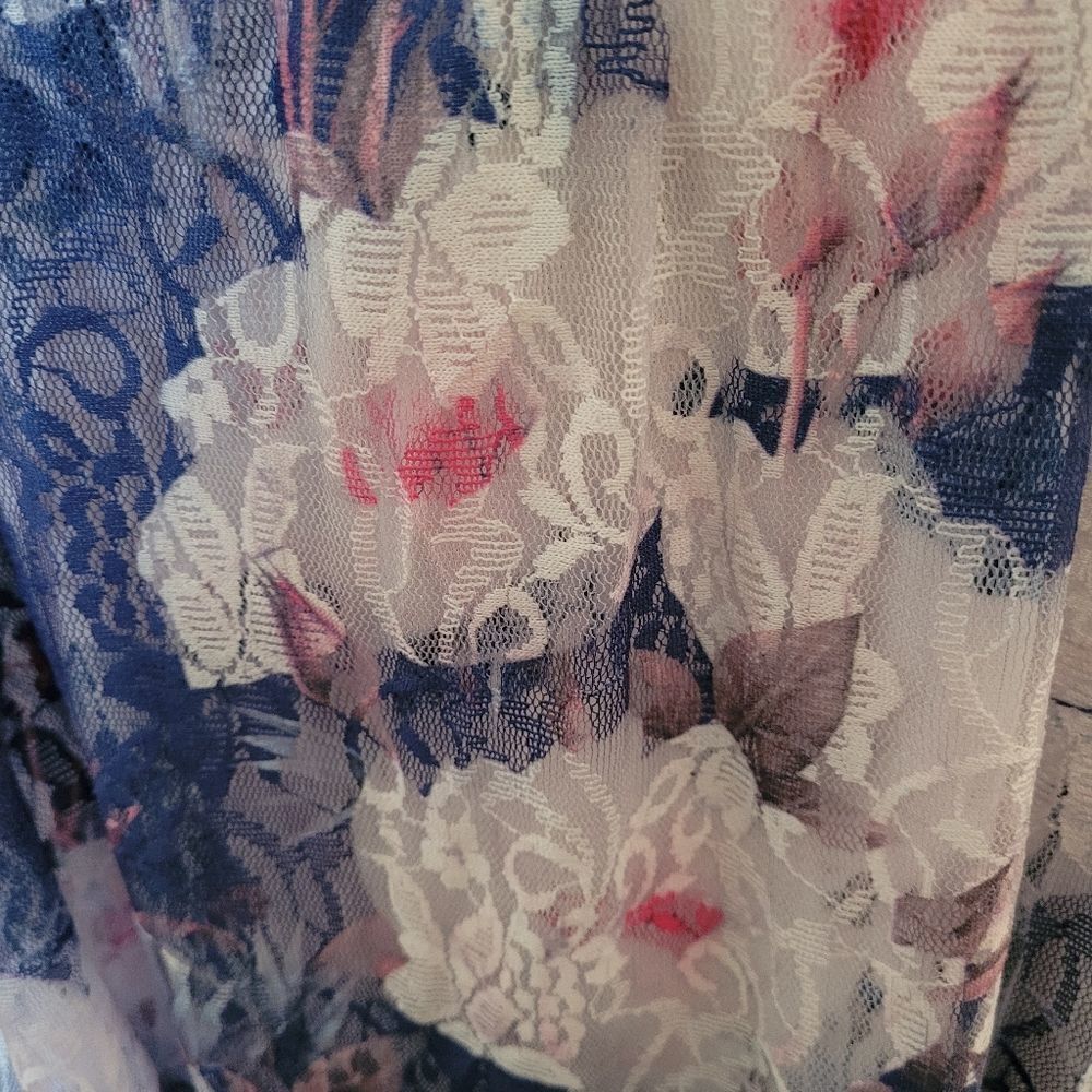NWT Brittany Black floral lace top‎ - Picture 5 of 7
